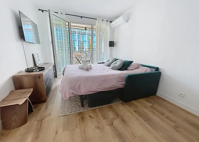 Sunny On A High Floor With Terrace